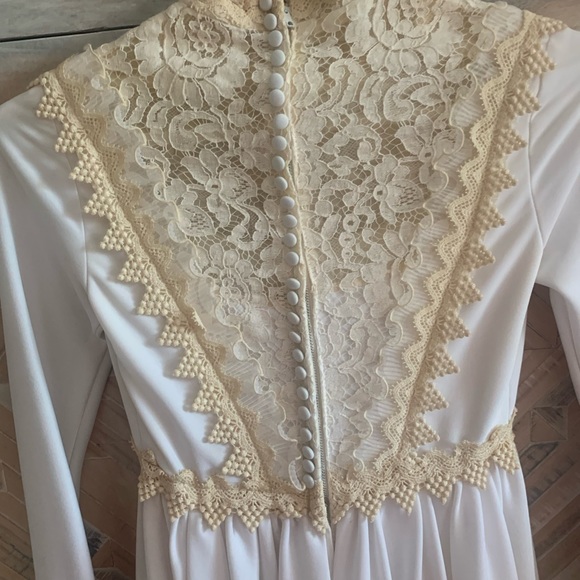 Vintage Alfred Angelo wedding gown. Designed by Edythe Vincent. - Picture 7 of 8